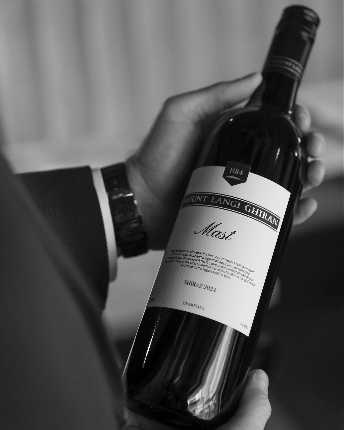 Man inspects Mount Langi Ghiran Mast Shiraz bottle